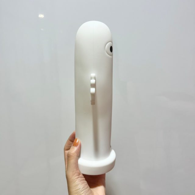 ニョロニョロライトを右向きに持つ手元