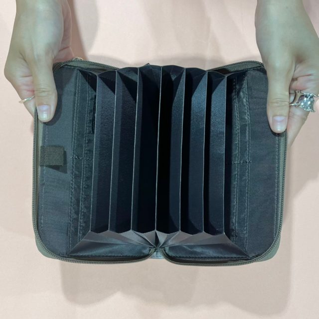 モノグラムケースじゃばら上から