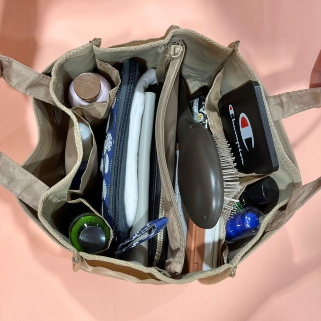 DANBOARD ポーチつき9ポケットバッグに荷物を入れたところ