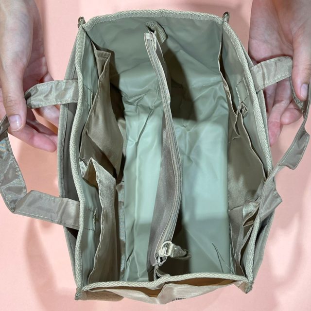 DANBOARD ポーチつき9ポケットバッグにポーチをセットしたところ