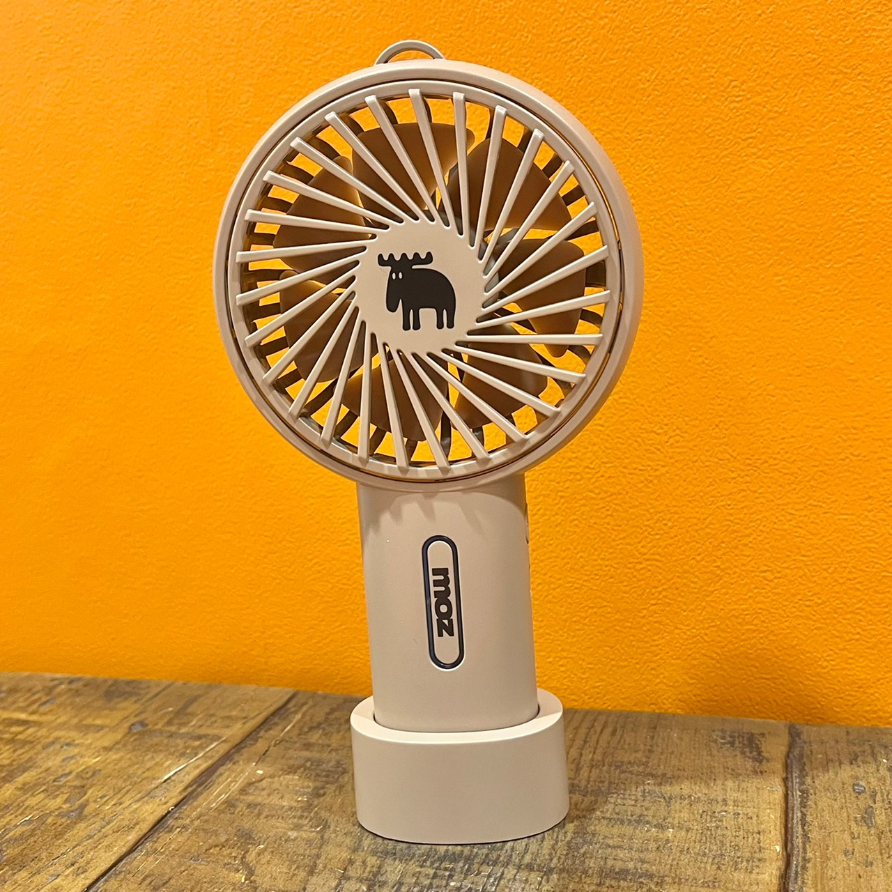 mozミニ扇風機カフェオレの置き画像