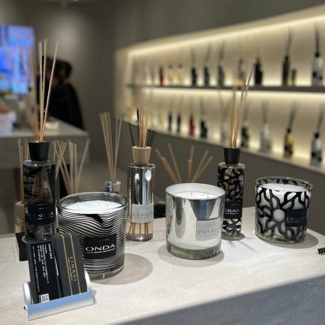 LINARI表参道の店内にあるキャンドルやルームフレグランスの物撮り