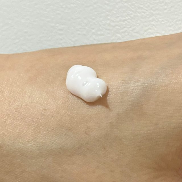 Oh!Babyモイストハンドクリームは濃厚なテクスチャーが特徴