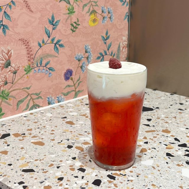 SNOWINGのスノーイングレッドの物撮り