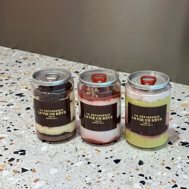 パティスリーラヴィアンレーヴの⽸ケーキ3つの物撮り