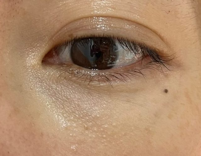 くすみの気になる目元もハイカバーで明るく仕上がる