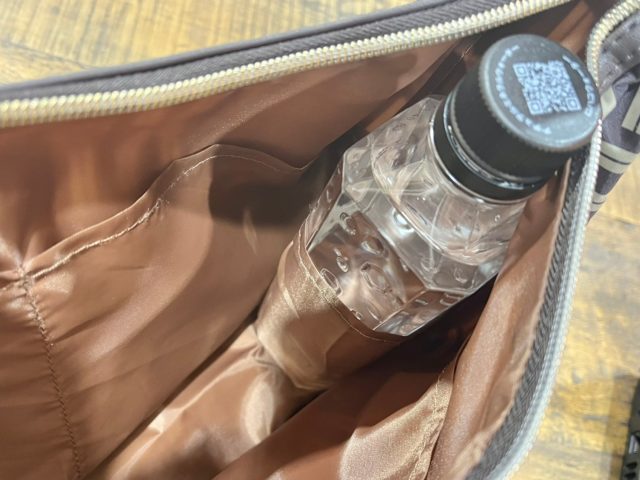 ユー バイ ウンガロ 7 Pockets 軽量ショルダーバッグの内ポケット（サイド）