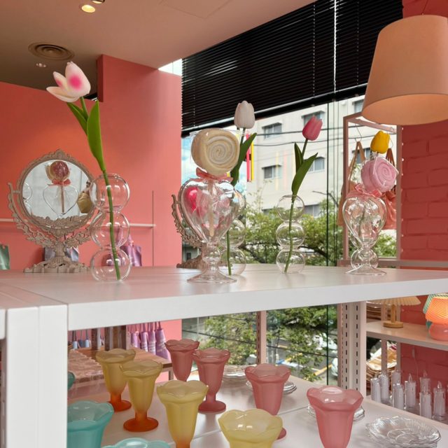 併設されたショップに売っている花器