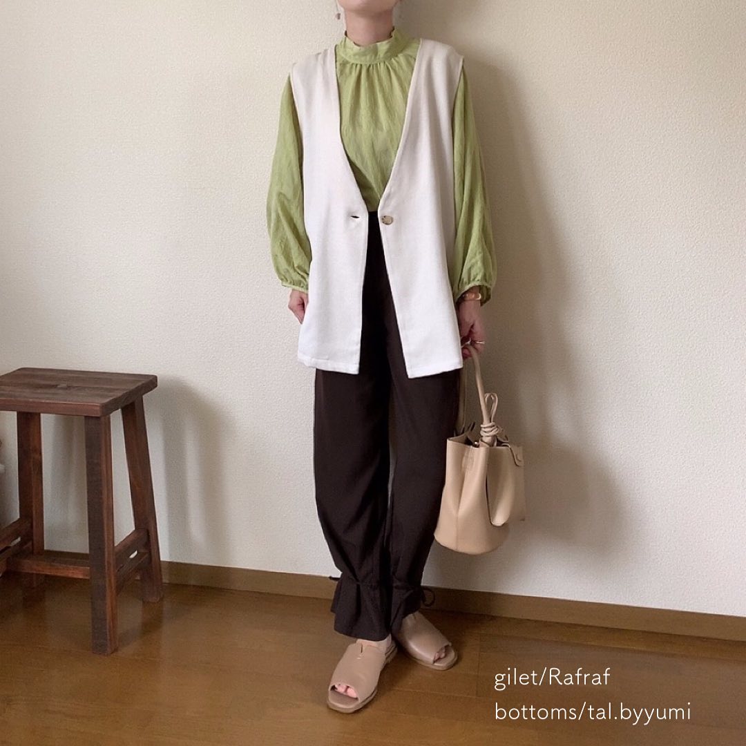 TNKモールストライプBL、イエローとホワイトジレとブラウンのリボン裾パンツのコーデ画像