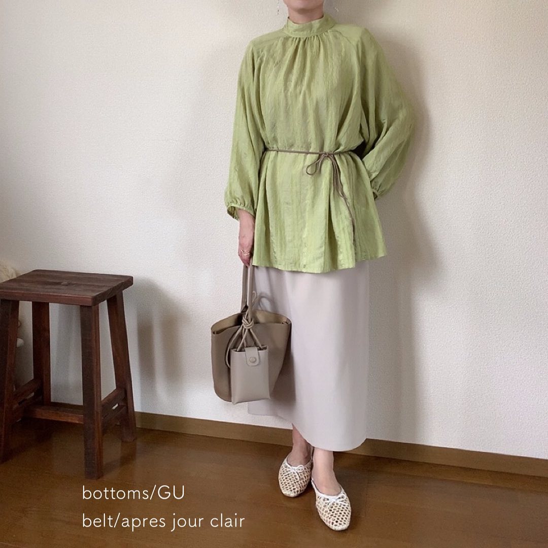 TNKモールストライプBL、イエローと淡色ナロースカートのコーデ画像