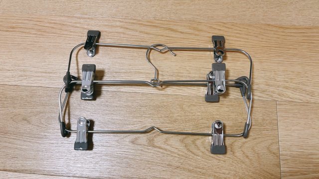 折りたたんだニトリのピンチ付き4段ハンガー