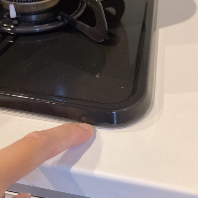 コーナーに指ではめ込む写真