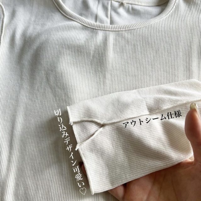 ソフトリブクルーネックTの袖の切り込み部分