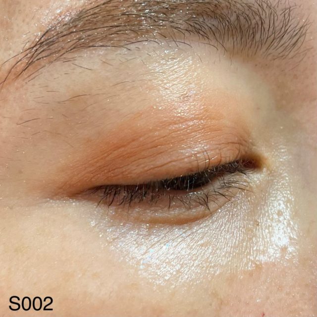 S002 レオテラコッタでメイクした目の横からの画像