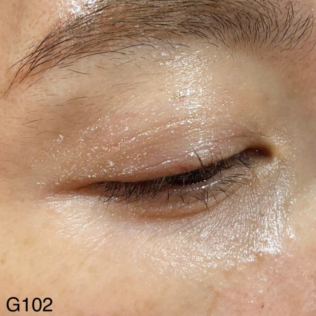 G102 ビジュードレスでメイクした目の横からの画像