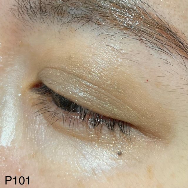 P101 アッシュカーキでメイクした目の横からの画像