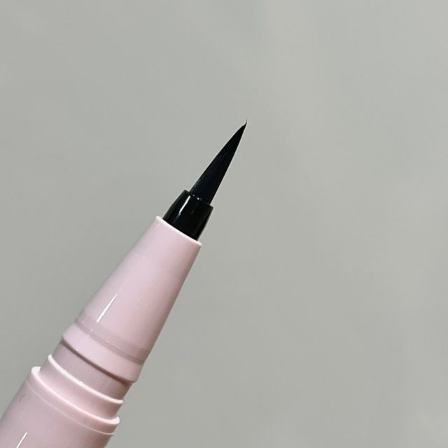 デイジードール　ロング ラスティング アイライナーの筆先