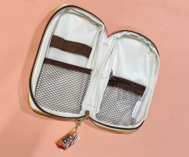 チョコモナカジャンボ ポーチ･モナカバージョンを開けたところ