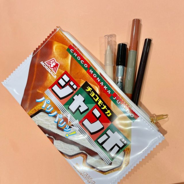 チョコモナカジャンボ ポーチ･パッケージバージョンにコスメを入れたところ