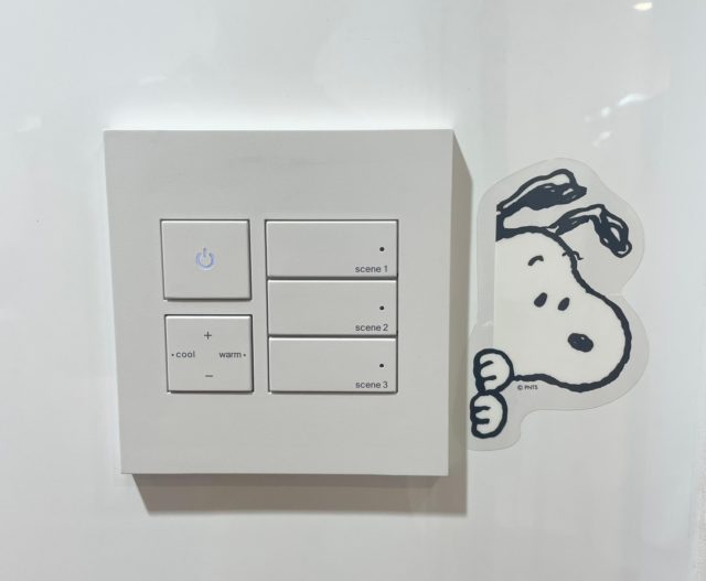 スヌーピー ウォールステッカーをスイッチの横に貼ったところ