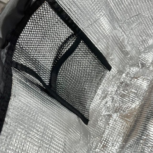中のメッシュポケット