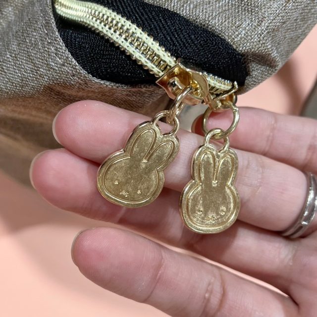 ミッフィーのピクニックバッグに付いているチャーム