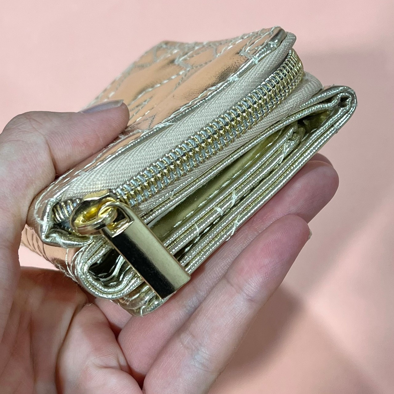 スターキルティングミニ財布のファスナー部分がわかる画像