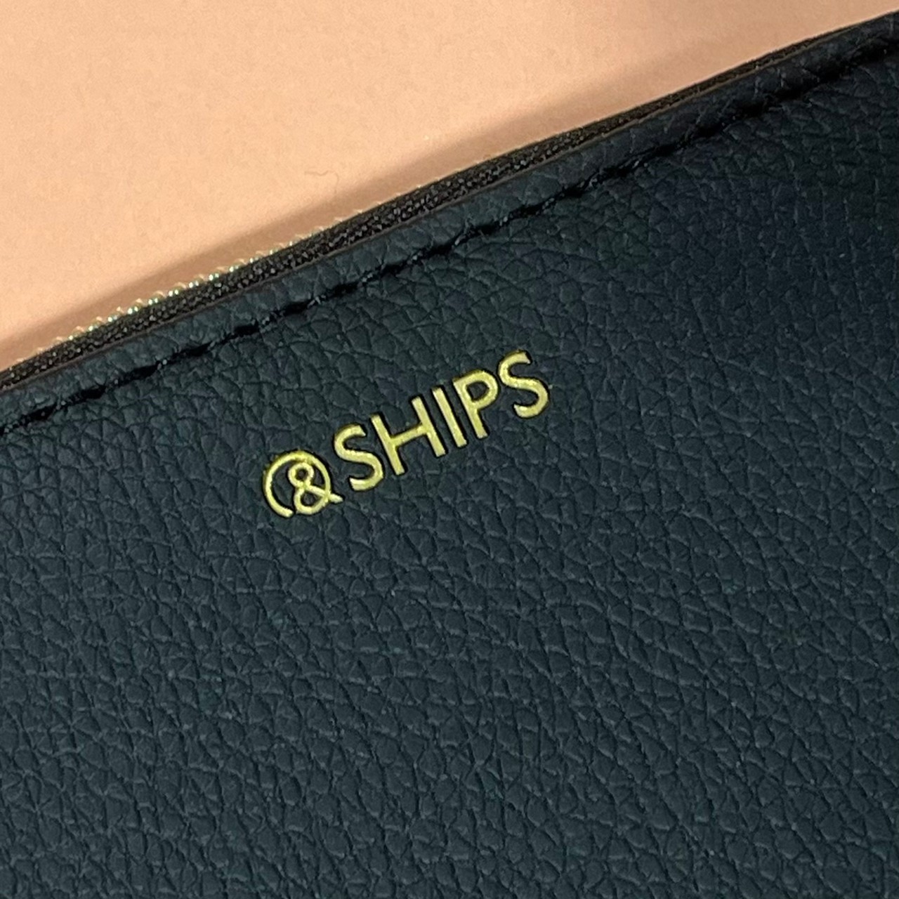 SHIPSミニ財布のブランドロゴがわかる画像