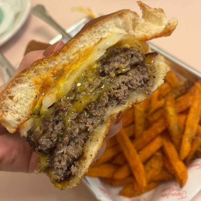 ダブルチーズバーガー断面