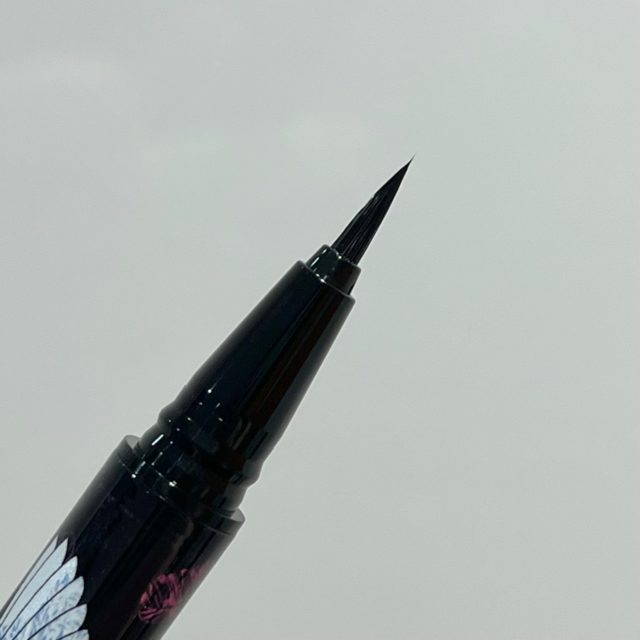 ケイト　シェードカラーキープライナーの筆先部分