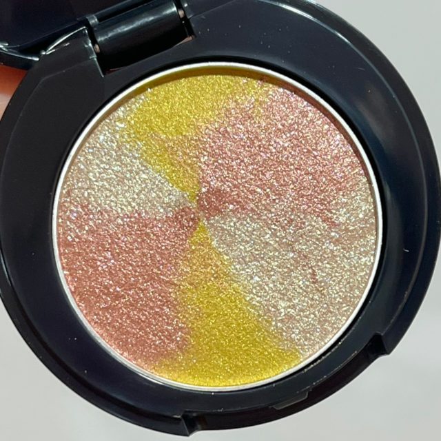 ケイト　レアマーブルカラーEX-1 レッドブラウン×イエローグリーン系カラーのフタを開けた様子