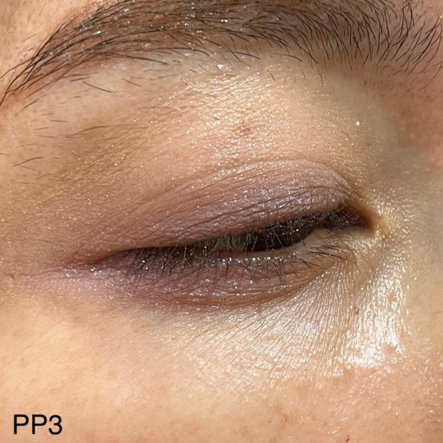 PEARL PRECIOUS AURA アイカラーパレットアメジストでメイクした目の横からの画像