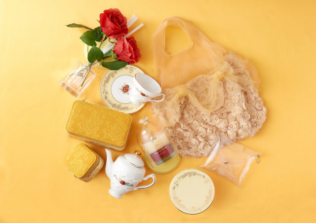 イエローを背景にしたベルモチーフの雑貨