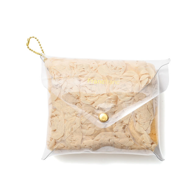チュールバッグを付属のクリアポーチに入れた様子
