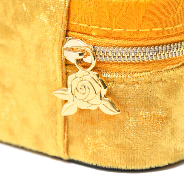 バラの形をしたファスナーの持ち手