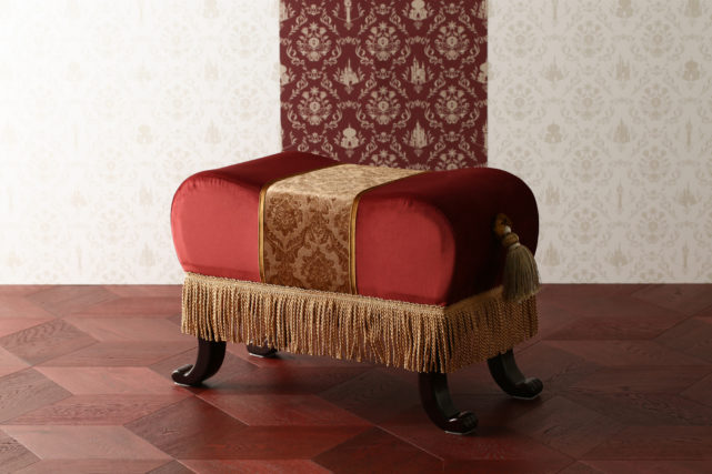 部屋に置かれたスツール