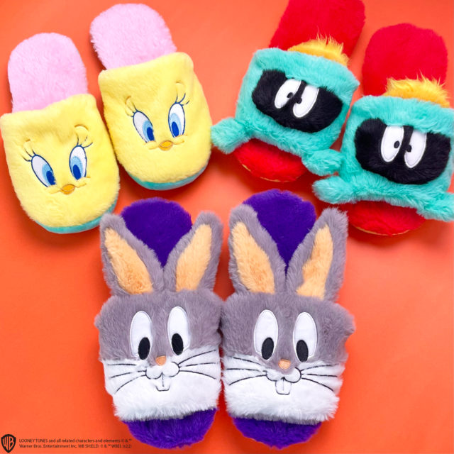 バッグスバニーやトゥイーティーのスリッパ