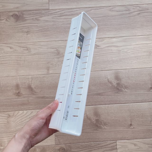 トレーを手で持った写真