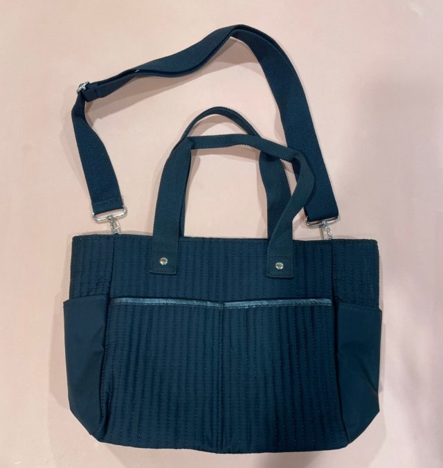 軽量10ポケットバッグの表側の物撮り