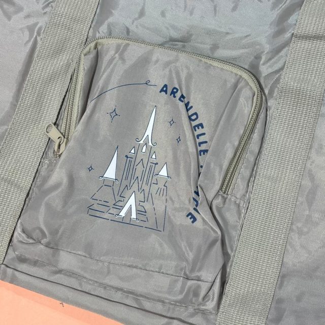 ボストンバッグの前ポケット