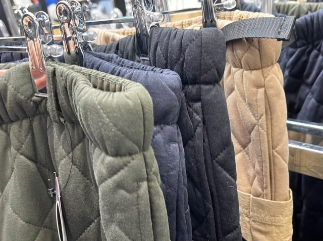 ワークマン「キルトポケットパンツ」のカラーバリエーション