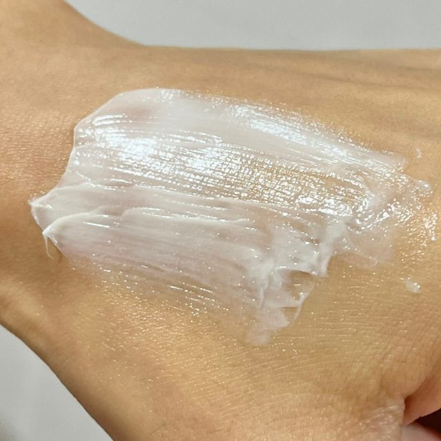 クリームを塗り広げた状態