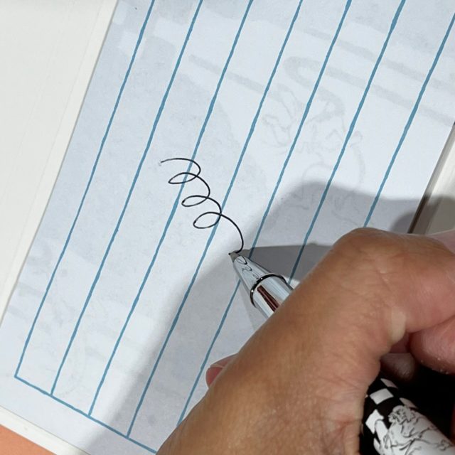 鳥獣戯画のボールペンで一筆箋に書いてみたところ