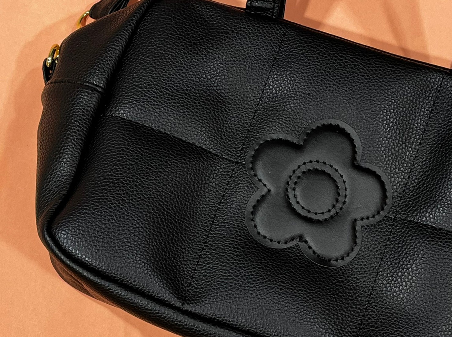 MARY QUANT Bagのブランドロゴアップ画像