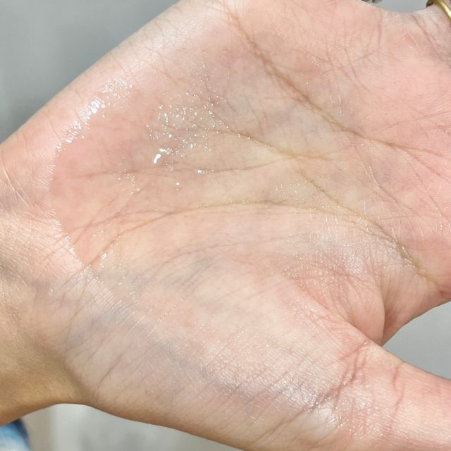 美容液を伸ばした状態