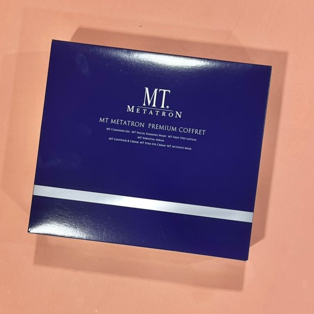 コフレの入っている青い箱