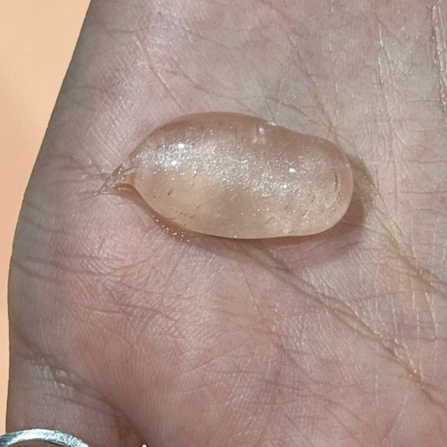 3種の天然由来植物オイル配合で潤うツヤ髪