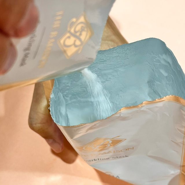 顆粒状の2料を加える