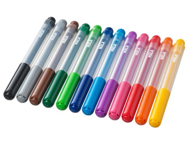 12色のペンが並んだ状態