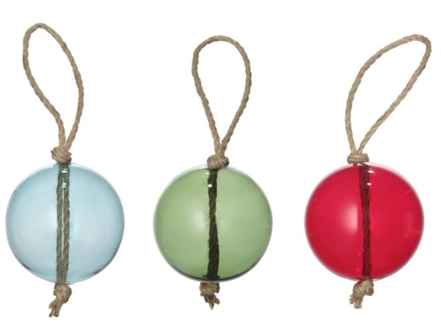 3色の丸いオーナメント